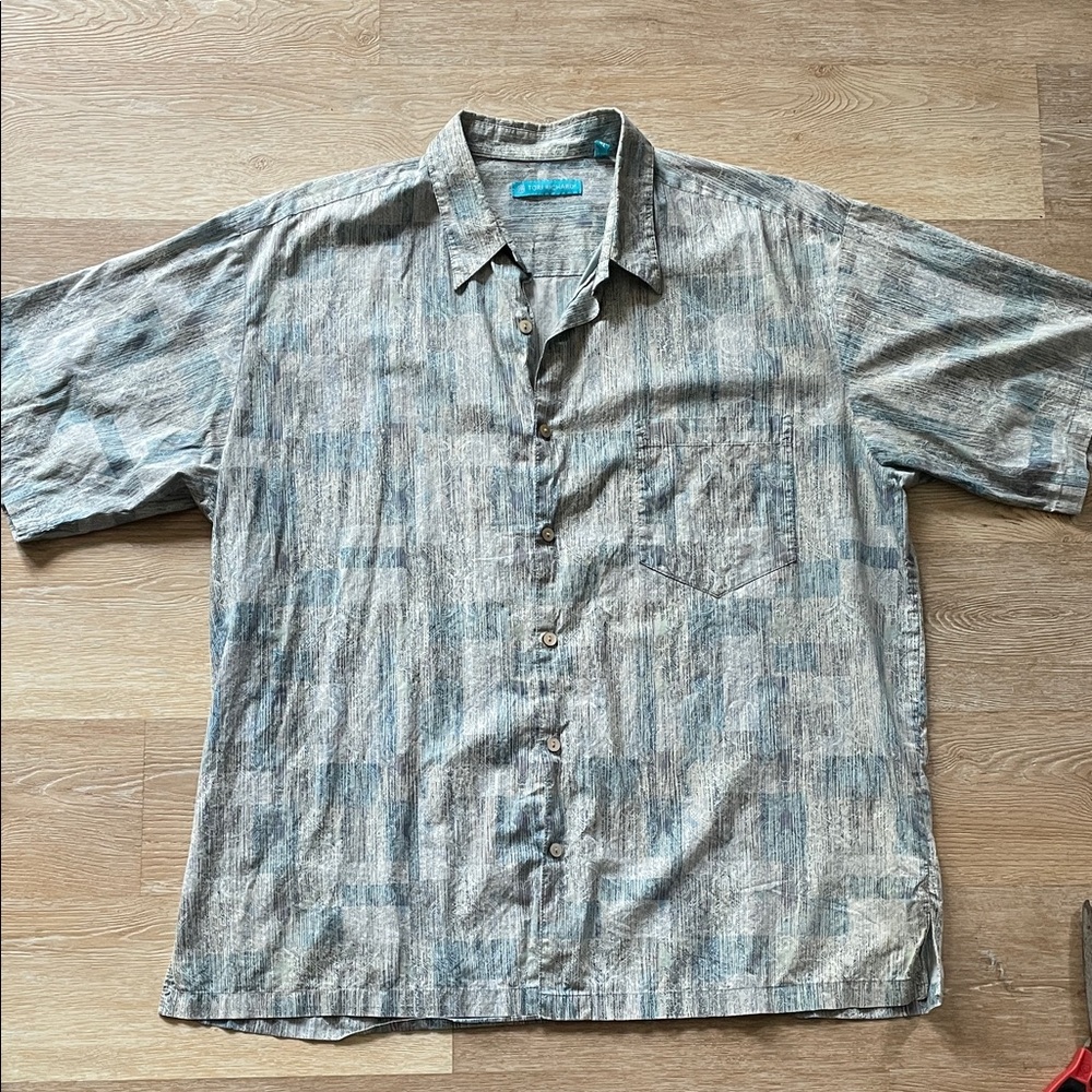 Tori Richard Short-Sleeve Button-Up Shirt in Light Blue and Gray